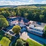 מלון Parkhotel Berghoelzchen
