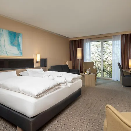 호텔 Parkhotel Berghoelzchen 4*
